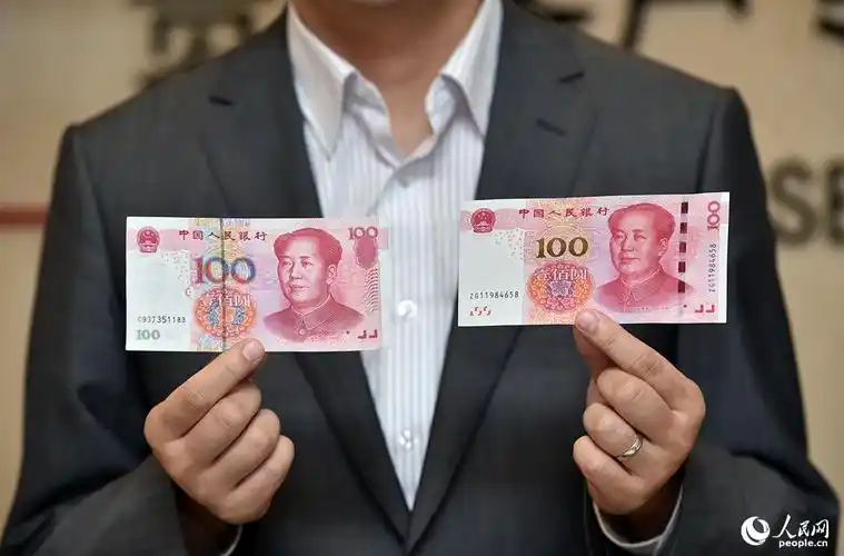 2015年11月12日,2015年版第五套人民币100元纸币发行开始在全国发行.