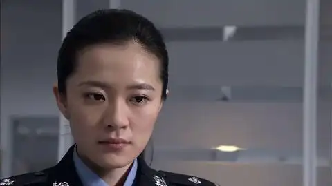 暗警:队长把警花调去做文职,警花气不过,要和队长单挑!
