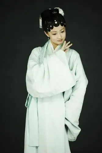 图文:新版《红楼梦》再曝6人-小宝琴形色娇媚