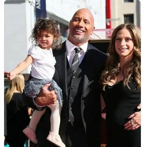 原创好莱坞巨星巨石强森一家患新冠面容憔悴称是人生最具挑战一次