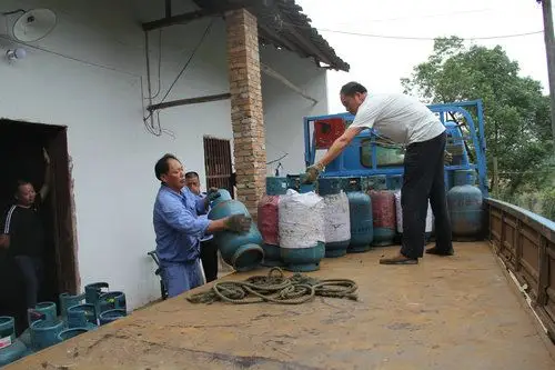 宁乡县:流沙河镇取缔一非法液化气供应点