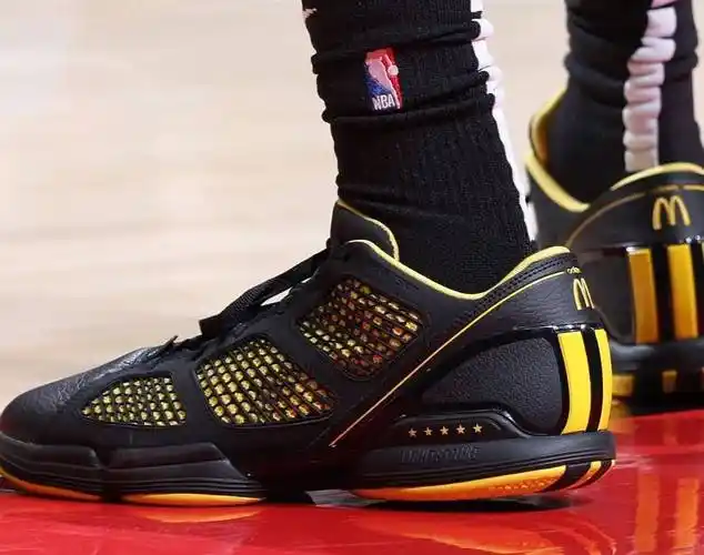 每日nba球星上脚球鞋3月26日_kobe_nike_洛杉矶快船队