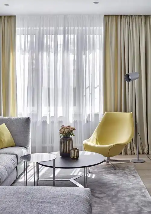 「单色窗帘如何搭配」