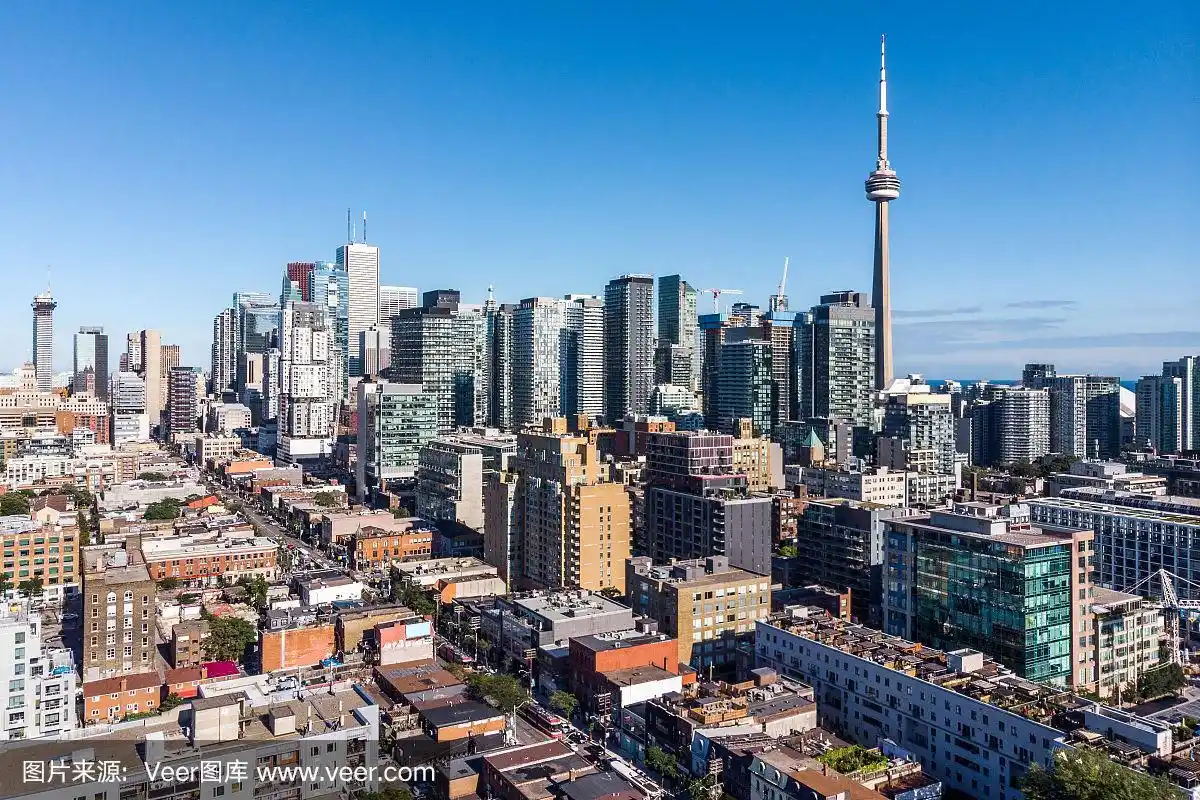 鸟瞰图多伦多市中心在一个晴朗的日子,安大略省,加拿大