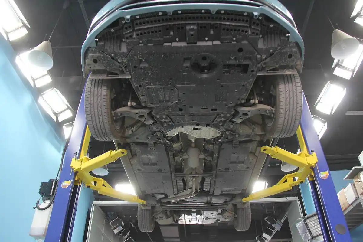 卡罗拉双擎底盘封塑diy及底盘防护简介