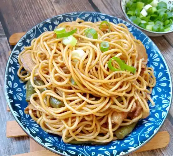 不然再蒸出来就烂了2,蒸面的过程中要注意观察锅底的水量,不够了可以