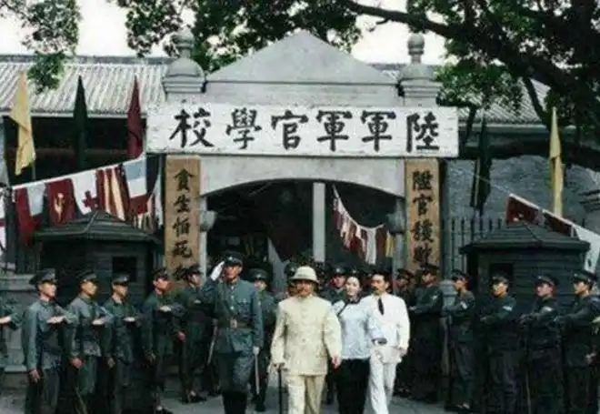 他拒娶宋美龄辞职黄埔军校校长把江山和美人通通让给蒋介石