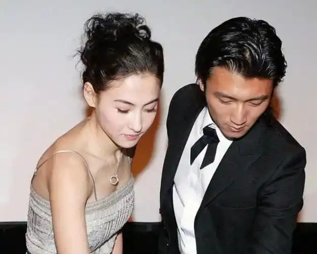 王菲谢霆锋官宣喜讯李亚鹏直播大哭冲上热搜