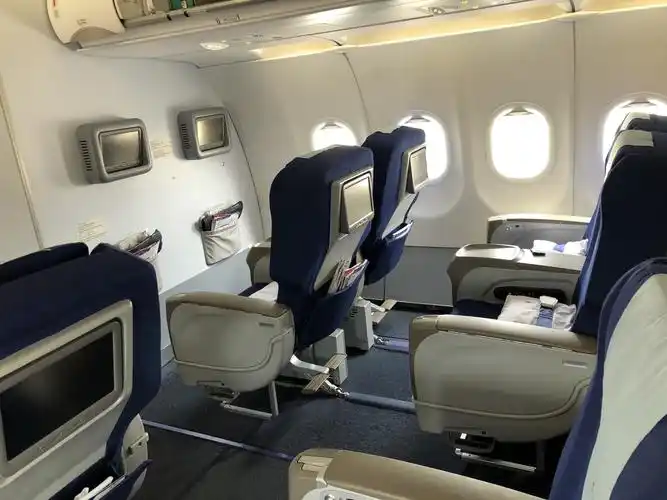 上次返程的东航杭京hgh-pek公务舱报告,中规中矩