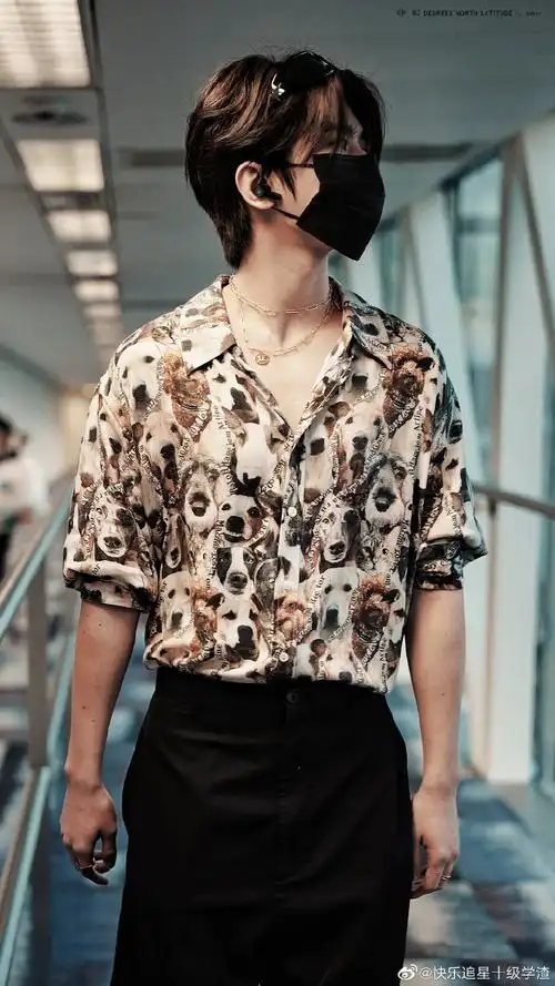 花衬衫的蔡徐坤又帅晕咯#蔡徐坤 泰国人气