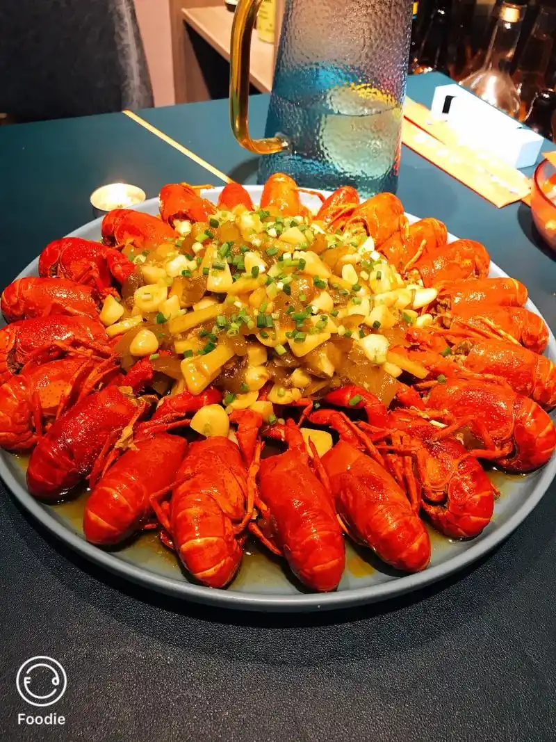 唯美食不能辜负 #跨过2021 #龙虾宴 #这店环境太好了 - 抖音