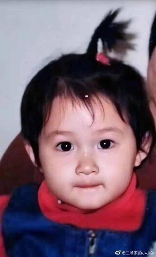 关晓彤幼儿时期童年照##关晓彤童年照像洋娃娃