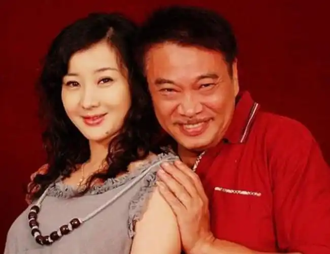 吴孟达有几个老婆?