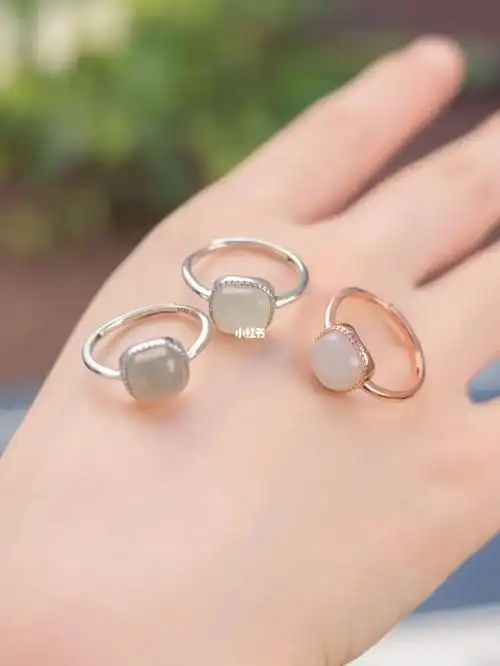 三颗适合小女生戴的95和田玉戒指95