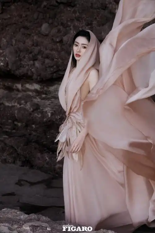 张天爱费加罗6月封面##张天爱海域神女##张天爱踏浪