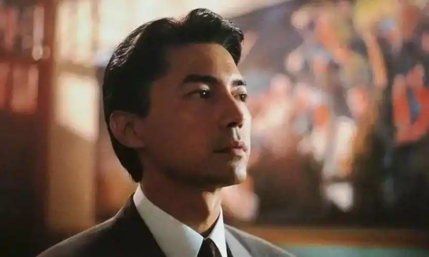 尊龙(john lone)