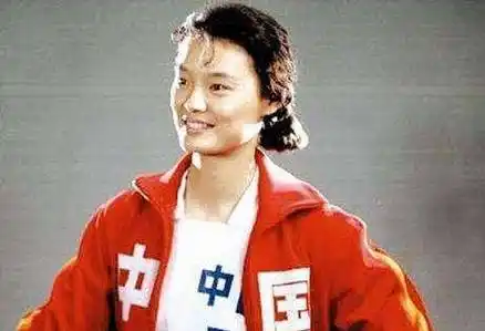 女排功勋周晓兰遭高层排挤,移民美国生两女儿,直言感谢祖国培养