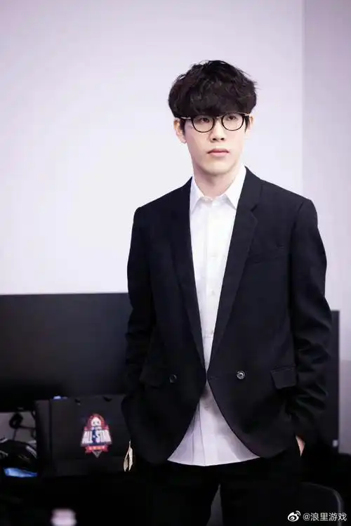 英雄联盟超话#theshy出道五周年#少年天神必将再振羽