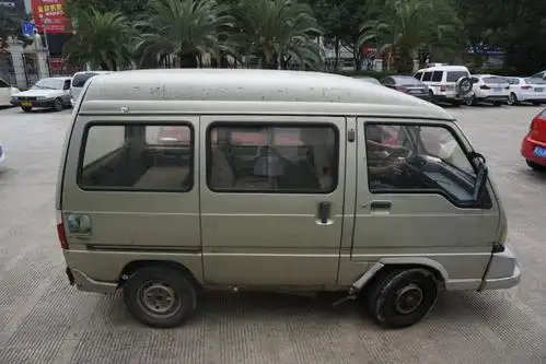 【第一次拍卖】浙j8g200五菱牌lzw6360ei1小型面包车一辆