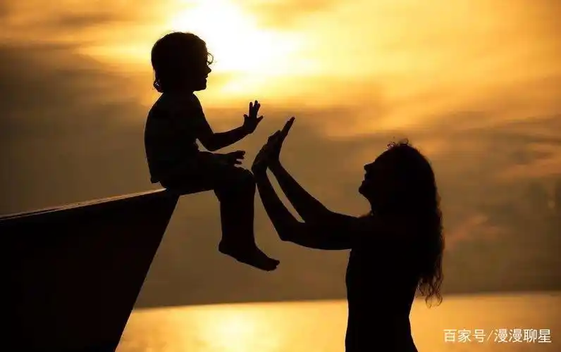 娱乐圈的4位"单亲妈妈",一个比一个心酸,最后一位处境最惨