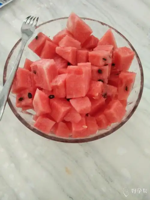 吃西瓜喽宝贝们好甜呀