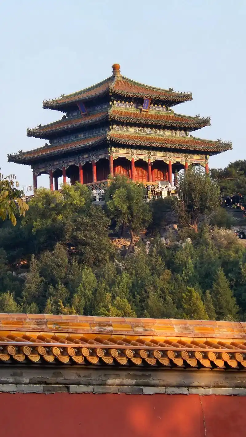 景山公园万春亭,紫禁城之巅,一览众山小.在北京一定要去一次景 - 抖音