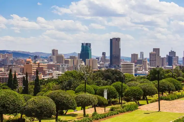 南非有三个首都,比勒陀利亚,开普敦和布隆方丹.