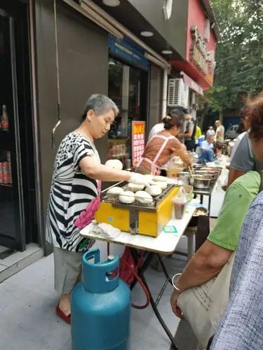 记小南门无名餐点菜夹馍