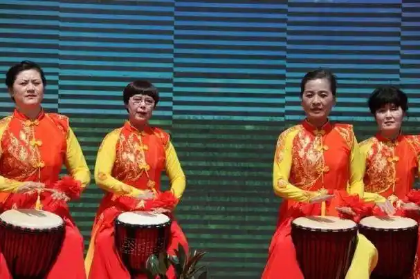 手鼓舞是哪个民族的舞蹈?