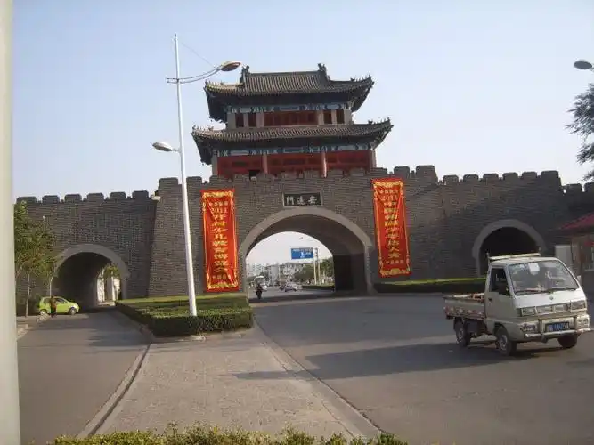 ②北门, 北宋时叫安远门,是南北交通要道,可有火车站,经小南门,北门到