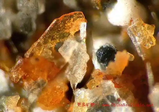 >> 矿物图片 >> 黄长石-melilite