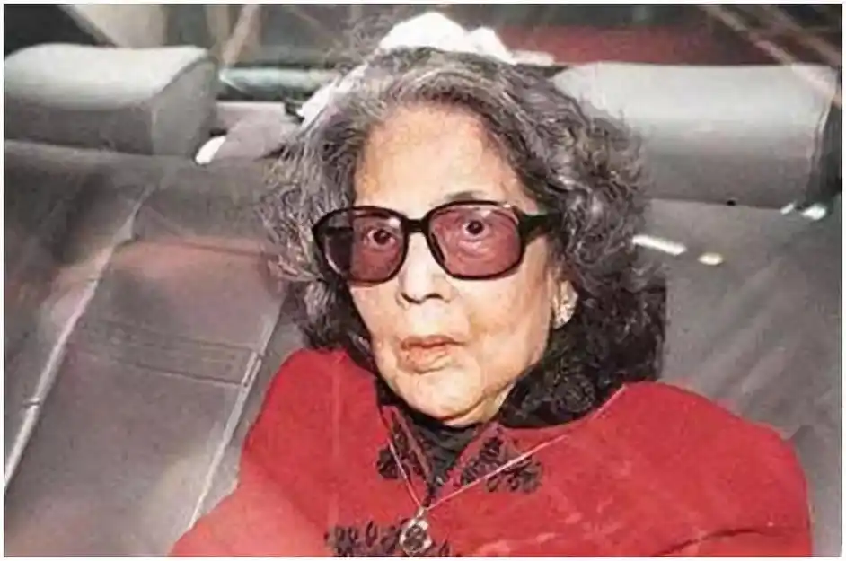 "赌王"原配下场令人唏嘘:为什么"下嫁"的女人往往命不好?_黎婉华