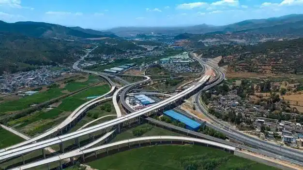 大南高速公路福星特长隧道左幅贯通