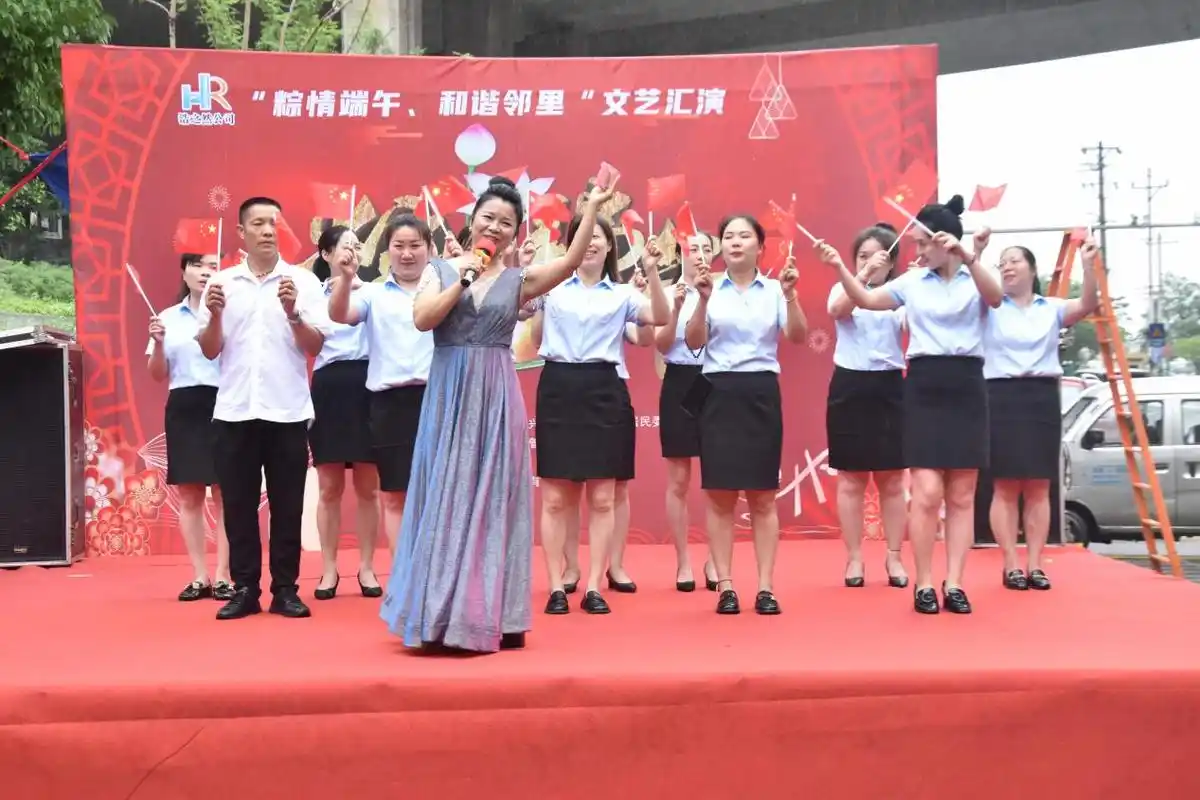 和谐邻里文艺汇演 浩之然物业表演《感恩的心》手语舞