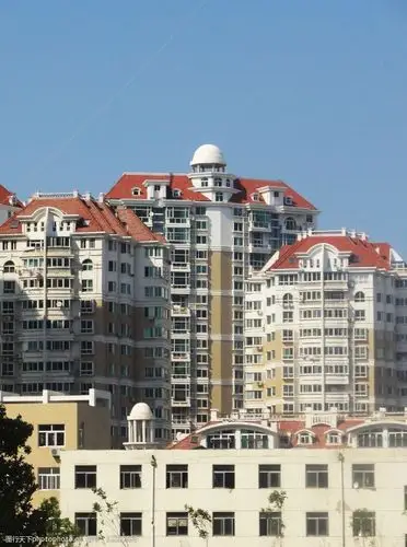 关键词:烟台城市建筑 红顶居民楼 树木 蓝天 建筑摄影 建筑园林 摄影