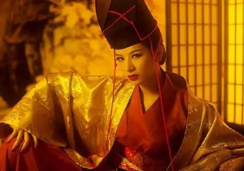 练葵花宝典真要自宫金庸都练错了只有东方不败领悟了