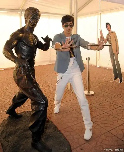 李小龙巅峰时刻,是20世纪伟大武术家,成为中国功夫在国际上代表