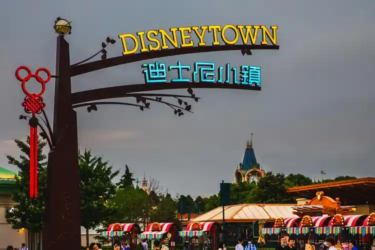 上海迪士尼小镇一角