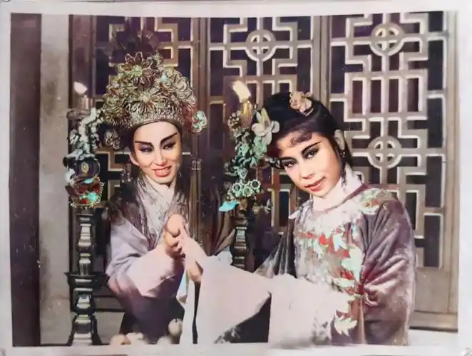 70年前上海越剧的高光时刻,《龙凤花烛》诞生记_腾讯新闻