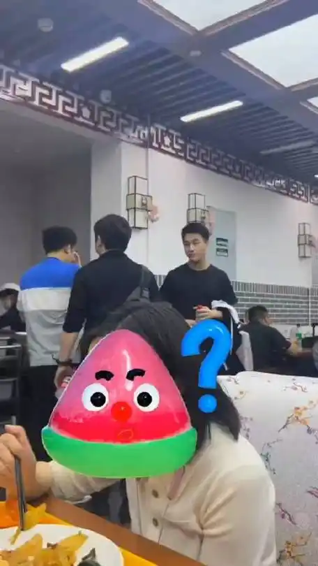 武汉大学偶遇何猷君