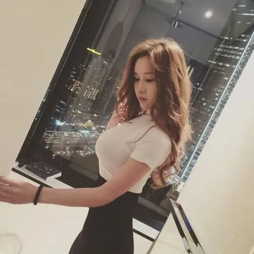 头条女郎于姬una中国好胸的又一位女神