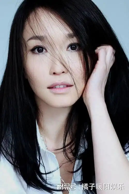 谁说塌鼻子不好看这4位塌鼻子女星个个貌美如花楚楚动人