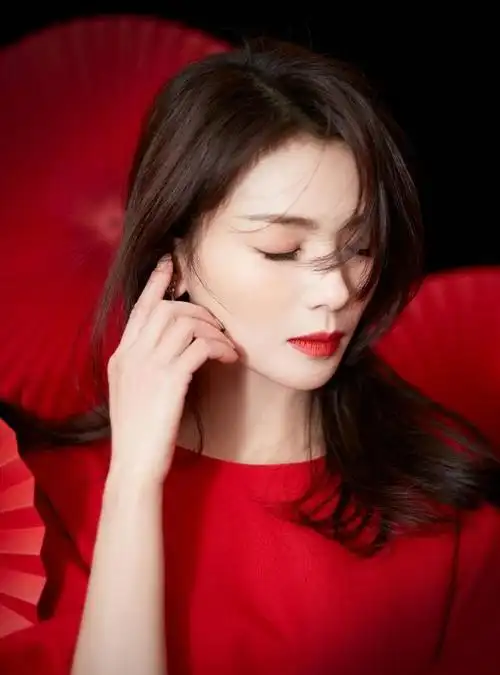 演员刘涛,4年帮丈夫还清4亿,婆婆是她后盾