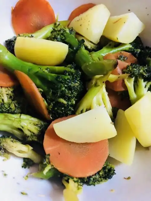 轻断食#西兰花烩胡萝卜配土豆泥(206卡路里)