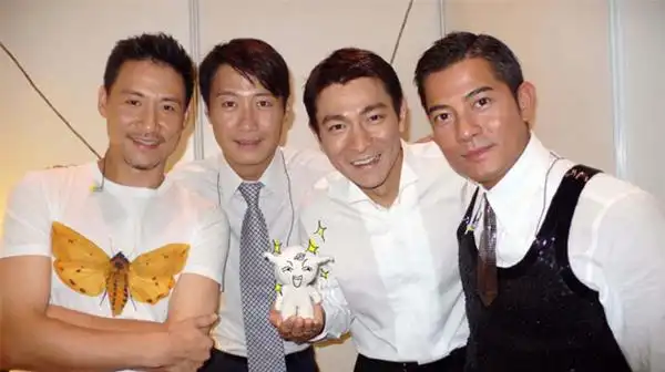 爷青回!四大天王另类同台,54岁黎明卖力演唱,另三位送花篮祝福