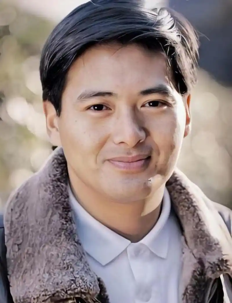 周润发惊艳亮相小饭馆,惹得同桌食客无法抬头,原因大揭秘