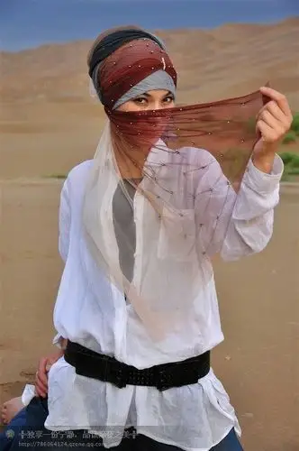 美丽的纱巾女孩