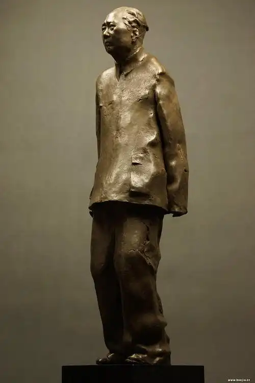 9 黑龙江哈尔滨人洪涛(鲁迅美术学院雕塑系教师)编辑  2005年毕业于