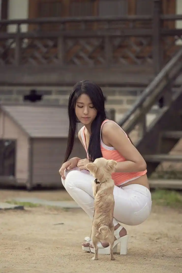 韩国演员金雪炫 转载自百家号作者:老哥娱乐美图