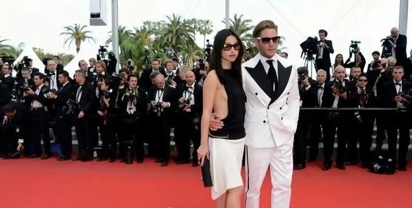 朱珠什么背景?前男友,都是法拉利总裁这种级别的!